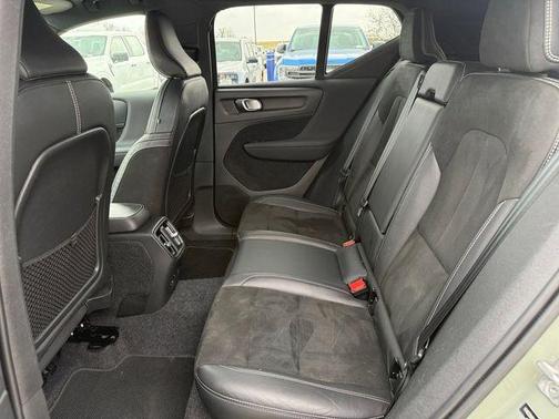 2021 Volvo XC40 Recharge Pure Electric P8