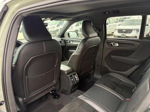 2021 Volvo XC40 Recharge Pure Electric P8