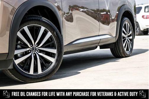 2024 Nissan Pathfinder Platinum 4WD