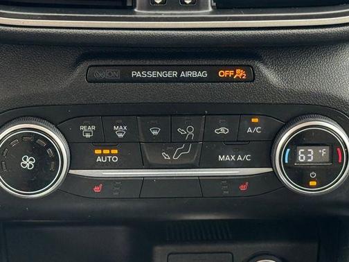 AGATE BLACK METALLIC 2020 Ford Escape SE