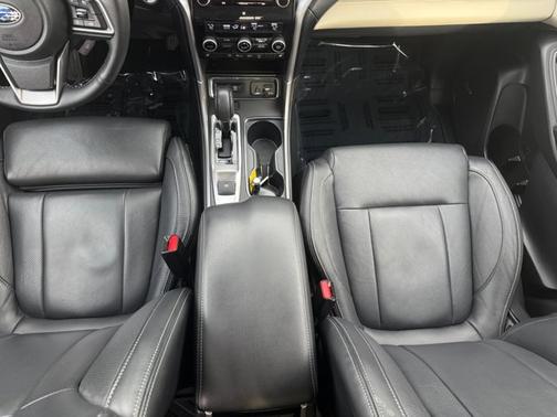 Crystal White Pearl 2021 Subaru Ascent LIMITED 7-PASSENGER