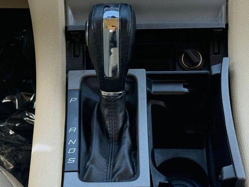 Shadow Black 2016 Ford Taurus SEL