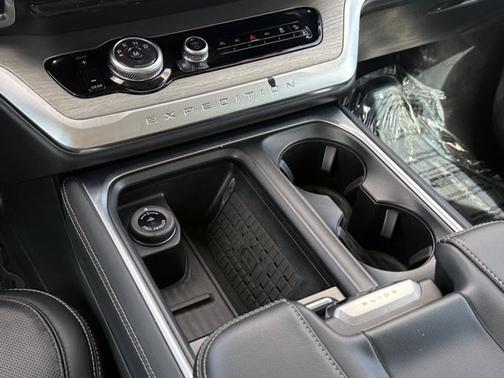 AGATE BLACK METALLIC 2025 Ford Expedition PLATINUM