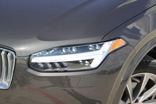 2025 Volvo XC90 B6 Core