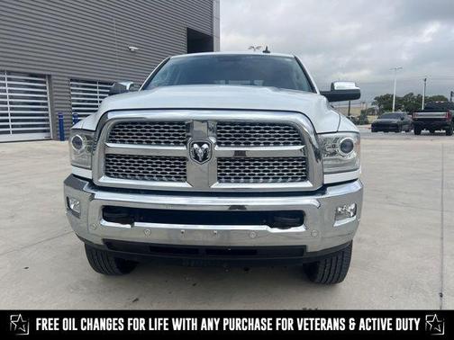 2017 RAM 2500 Laramie Crew Cab 4x4 6'4' Box