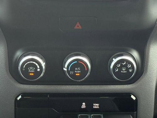 Delmonico Red Pearlcoat 2022 RAM 1500 Big Horn/Lone Star