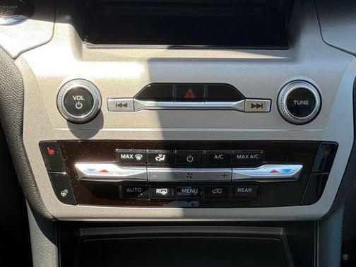 STAR WHITE MET TRI-COAT 2023 Ford Explorer XLT