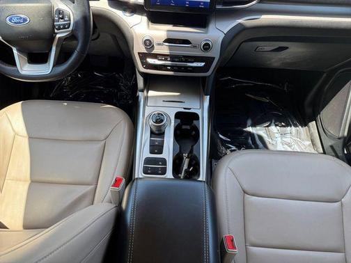 STAR WHITE MET TRI-COAT 2023 Ford Explorer XLT