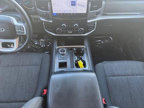 Rapid Red Metallic Tinted Clearcoat 2022 Ford Expedition XLT