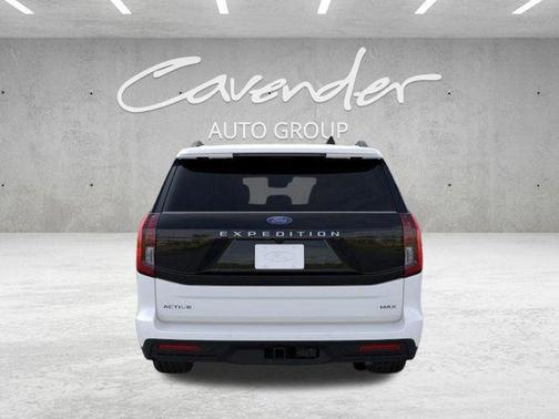 Star White Metallic Tri-Coat 2026 Ford Expedition Max Active 4x2