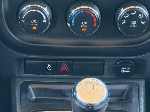 Black Clearcoat 2016 Jeep Patriot Sport