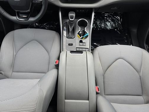 Blizzard Pearl 2021 Toyota Highlander LE