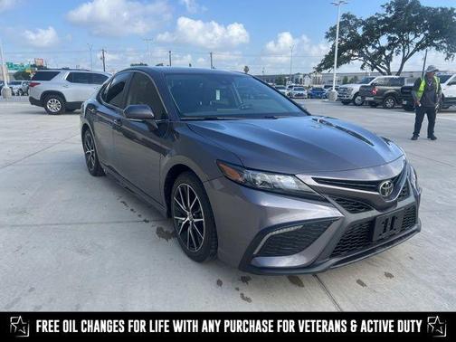 2022 Toyota Camry SE