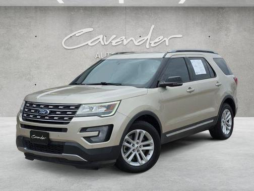 White Gold Metallic 2017 Ford Explorer XLT