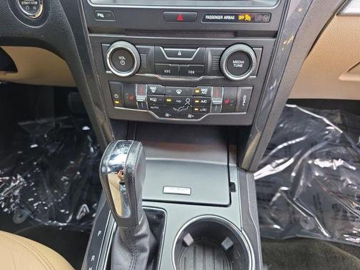 White Gold Metallic 2017 Ford Explorer XLT