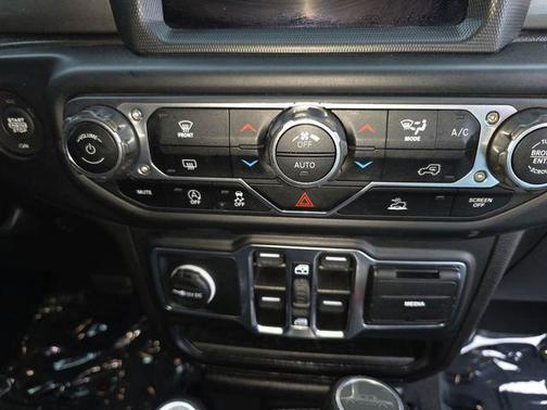 Black Clearcoat 2023 Jeep Gladiator Overland