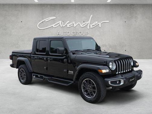 Black Clearcoat 2023 Jeep Gladiator Overland