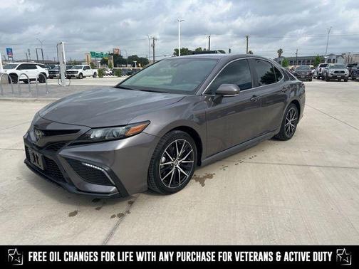 2022 Toyota Camry SE