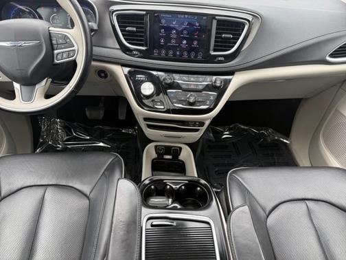 Molten Silver 2018 Chrysler Pacifica LIMITED