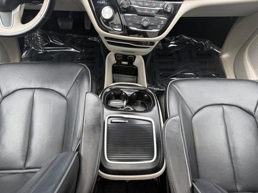 Molten Silver 2018 Chrysler Pacifica LIMITED