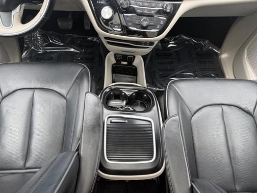 Molten Silver 2018 Chrysler Pacifica LIMITED