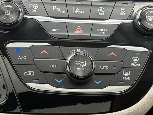 Molten Silver 2018 Chrysler Pacifica LIMITED