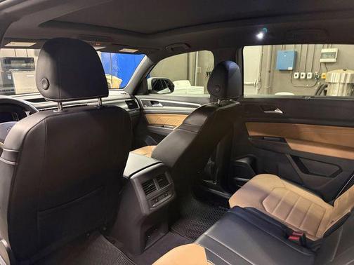 2022 Volkswagen Atlas Cross Sport 3.6L V6 SEL Premium R-Line