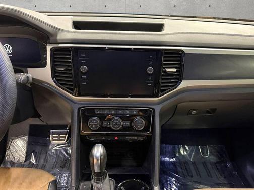 2022 Volkswagen Atlas Cross Sport 3.6L V6 SEL Premium R-Line