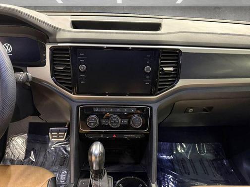 2022 Volkswagen Atlas Cross Sport 3.6L V6 SEL Premium R-Line