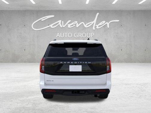 Star White Metallic Tri-Coat 2026 Ford Expedition Active