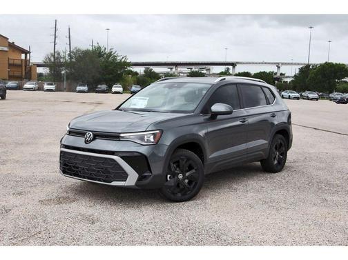 Platinum Gray Metallic 2026 Volkswagen Taos 1.5T SE