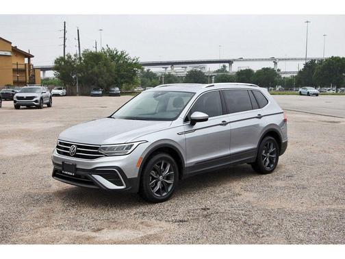 Pyrite Silver Metallic 2023 Volkswagen Tiguan 2.0T SE