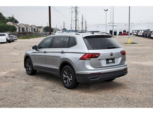 Pyrite Silver Metallic 2023 Volkswagen Tiguan 2.0T SE