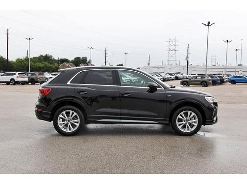 Mythos Black Metallic 2025 Audi Q3 45 S line Premium
