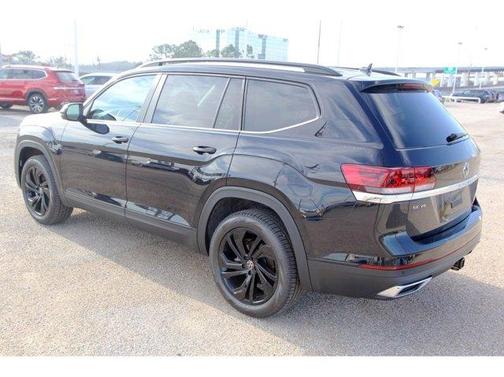 2023 Volkswagen Atlas 3.6L SE w/Technology