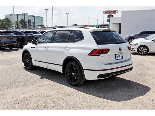 2022 Volkswagen Tiguan 2.0T SE R-Line Black