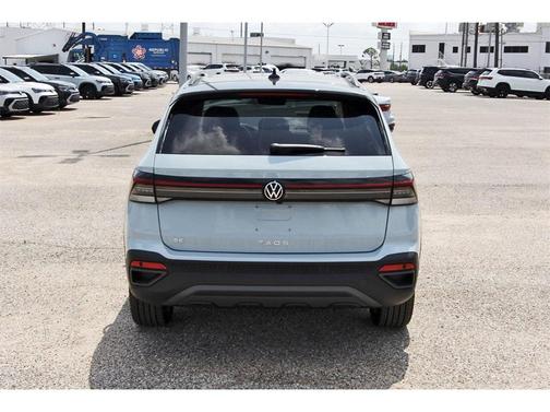 2025 Volkswagen Taos 1.5T SE Black