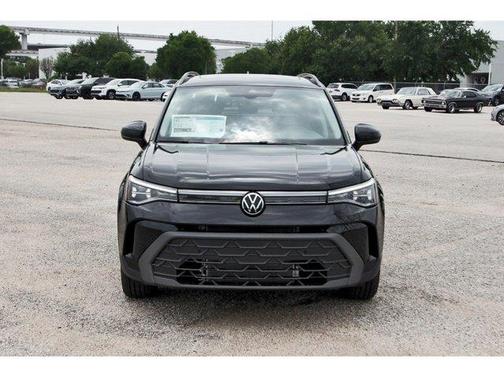 Deep Black Pearl 2026 Volkswagen Taos 1.5T SE Black