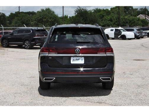 Deep Black Pearl Effect 2026 Volkswagen Atlas 2.0T SE