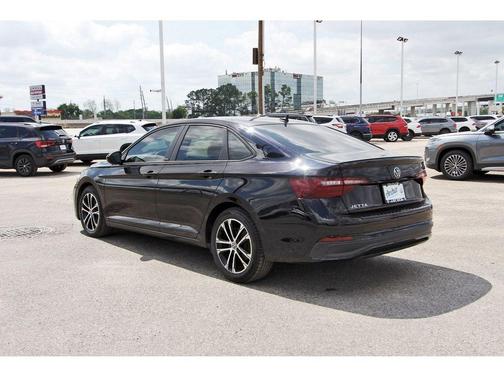 Deep Black Pearl Effect 2023 Volkswagen Jetta 1.5T Sport