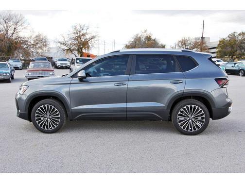 Platinum Gray Metallic 2026 Volkswagen Taos 1.5T SE