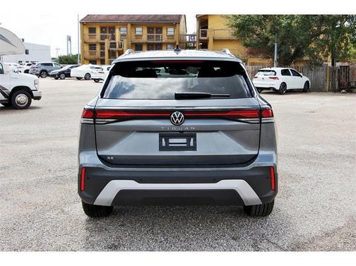 2025 Volkswagen Tiguan 2.0T SE