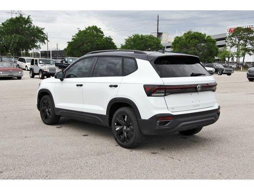 2025 Volkswagen Taos 1.5T SE Black
