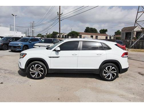 Pure White 2022 Volkswagen Atlas Cross Sport 3.6L V6 SE w/Technology