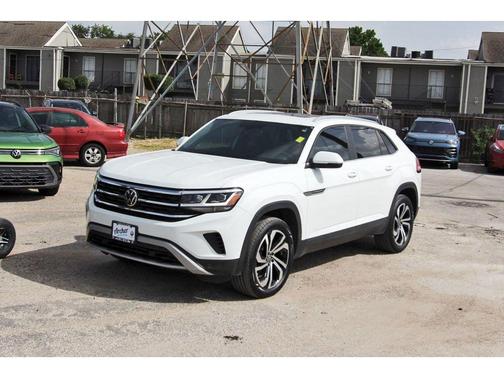 Pure White 2022 Volkswagen Atlas Cross Sport 3.6L V6 SE w/Technology