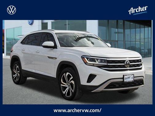 Pure White 2022 Volkswagen Atlas Cross Sport 3.6L V6 SE w/Technology
