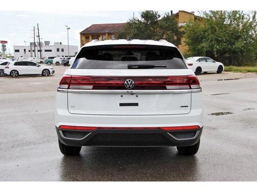 2025 Volkswagen Atlas Cross Sport 2.0T SE
