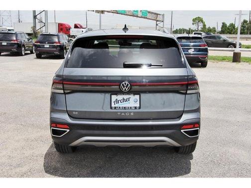 2025 Volkswagen Taos 1.5T SE