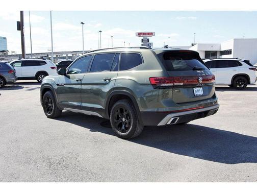2024 Volkswagen Atlas 2.0T Peak Edition SEL