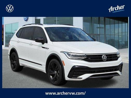 Opal White Pearl Effect 2023 Volkswagen Tiguan 2.0T SE R-Line Black